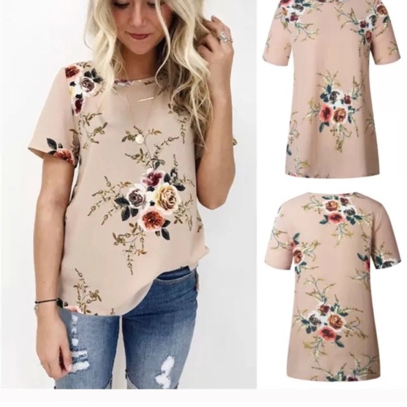 💋Gorgeous Floral Blouse 💋 - Picture 2 of 3